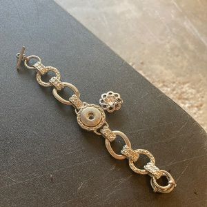 Snap bracelet with one snap. Silver new never worn